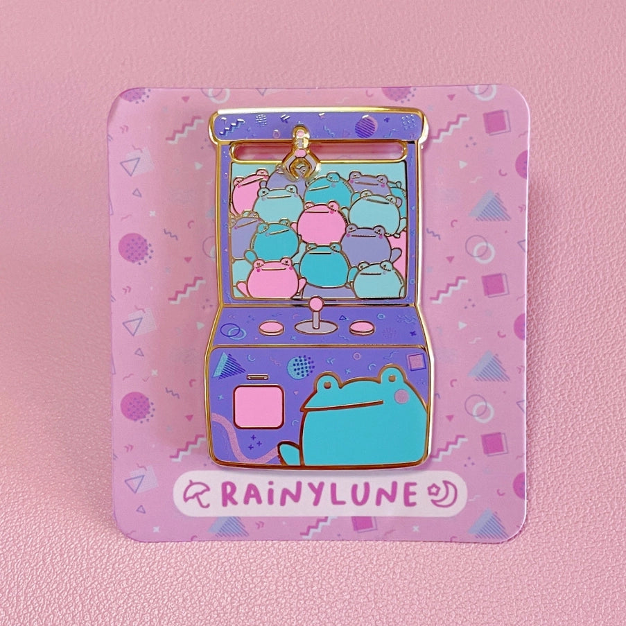 Rainylune Retro Frog Claw Machine Pin